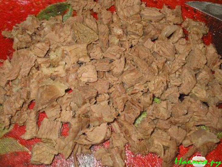 Мясной салат с кальмарами