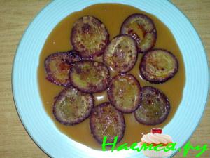 Запечённые сливы в карамельном соусе Запечённые сливы в карамельном соусе