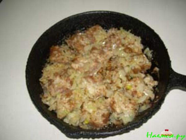 Рыба в соусе с корнишонами