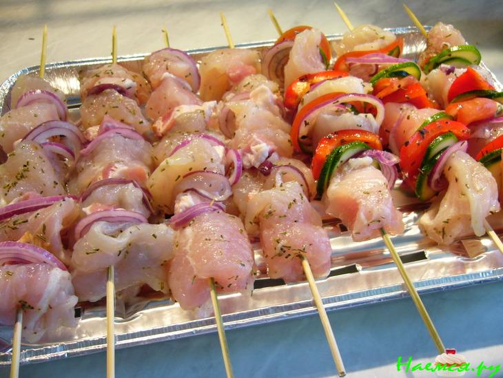 Шашлычки ассорти (рыбные, мясные, овощные)