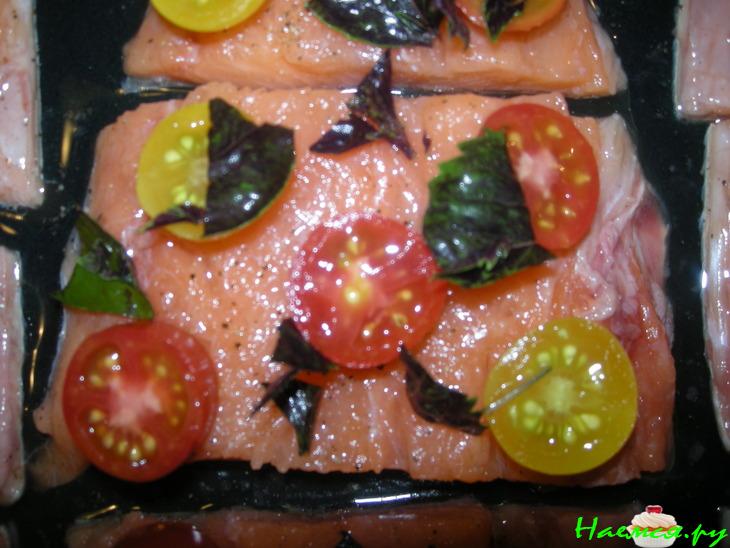 Печеная сёмга с черри и базиликом Печеная сёмга с черри и базиликом