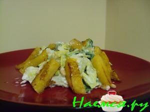 Салат с рукколой, манго и кедровыми орешками