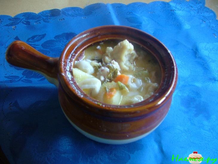 Суп "Дары Нептуна" с клецками в горшочке