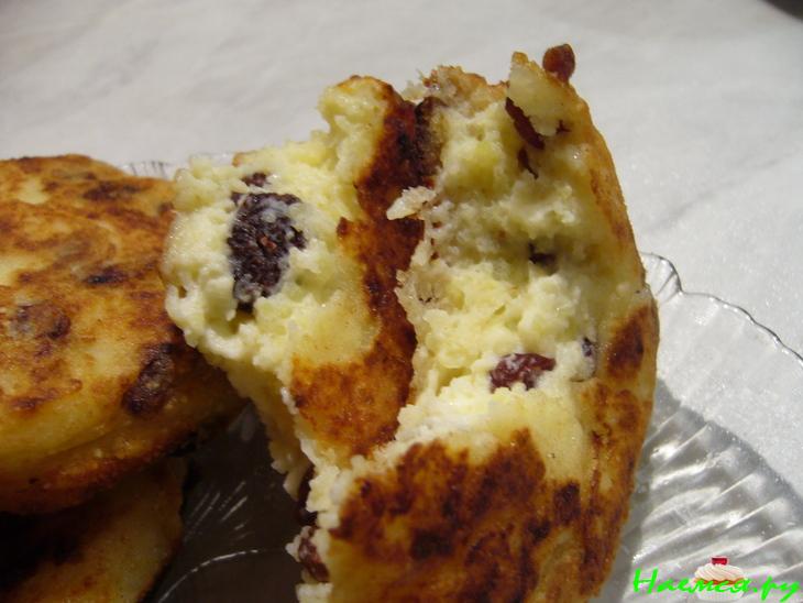 Не совсем обычные сырники с орехами и изюмом Не совсем обычные сырники с орехами и изюмом