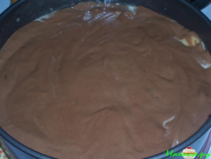 Бисквитная шарлотка в шоколадной глазури