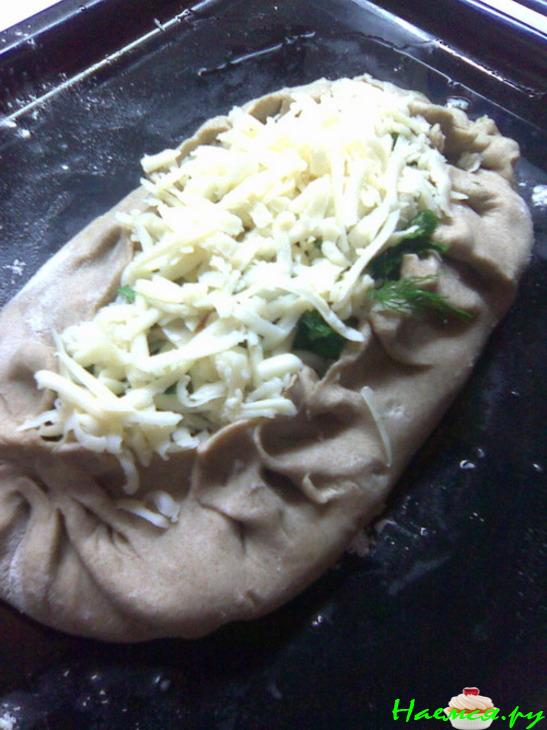 Пирог из ржаной муки с рыбой, грибным соусом, сыром и уймой потраченного времени! Пирог из ржаной муки с рыбой, грибным соусом, сыром и уймой потраченного времени!