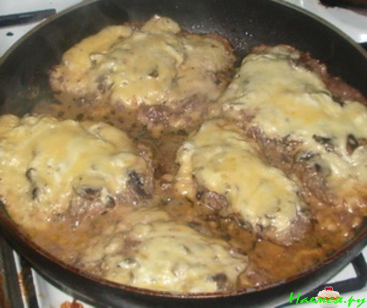 Мясо не по-французски с шампиньонами и сыром