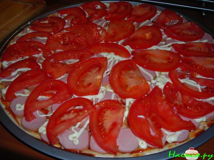Пицца (сыр, помидоры, сосиски)