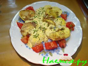 Картофель и яйца, запеченные под соусом карри Картофель и яйца, запеченные под соусом карри