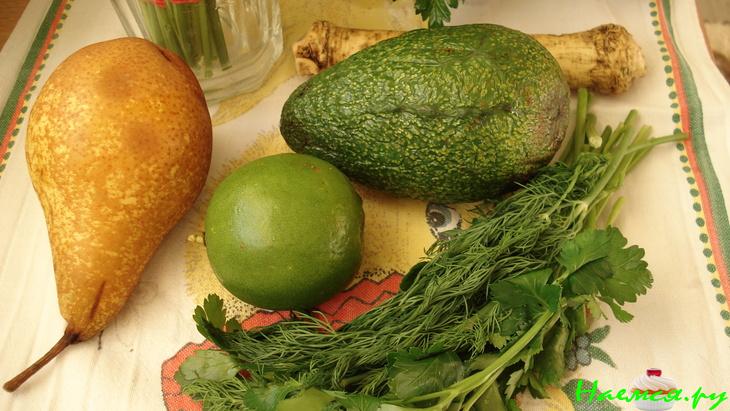 Салат "Любимый" с грушей и авокадо