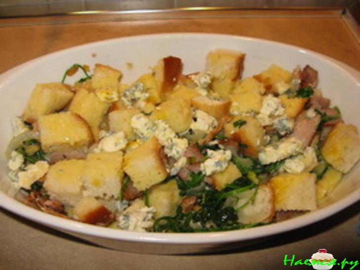 Хлебная запеканка с рукколой, ветчиной и рокфором Хлебная запеканка с рукколой, ветчиной и рокфором