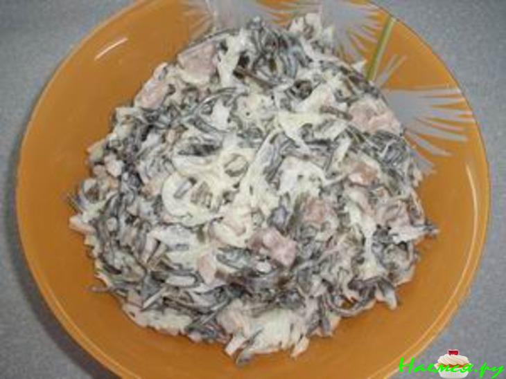 Салат с печенью трески и морской капустой