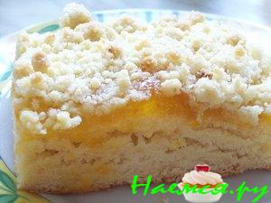 Пирог с абрикосовым вареньем и посыпкой "Штрейзель"