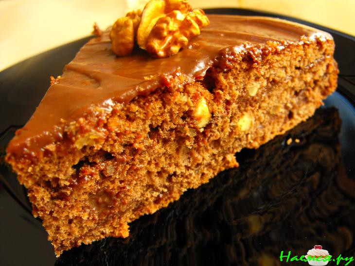 Шоколадно-ореховый торт с мягким кремом