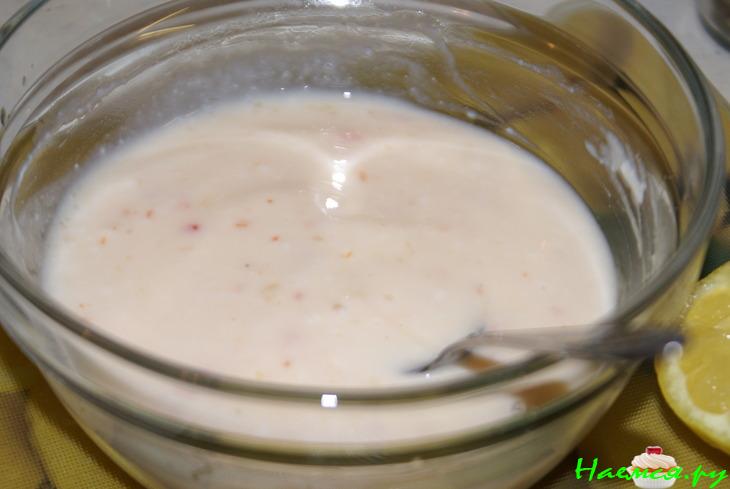 Салат с ленточками сельдерея, креветками и маслинами Салат с ленточками сельдерея, креветками и маслинами