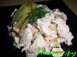 Куриный салат с горчичным соусом