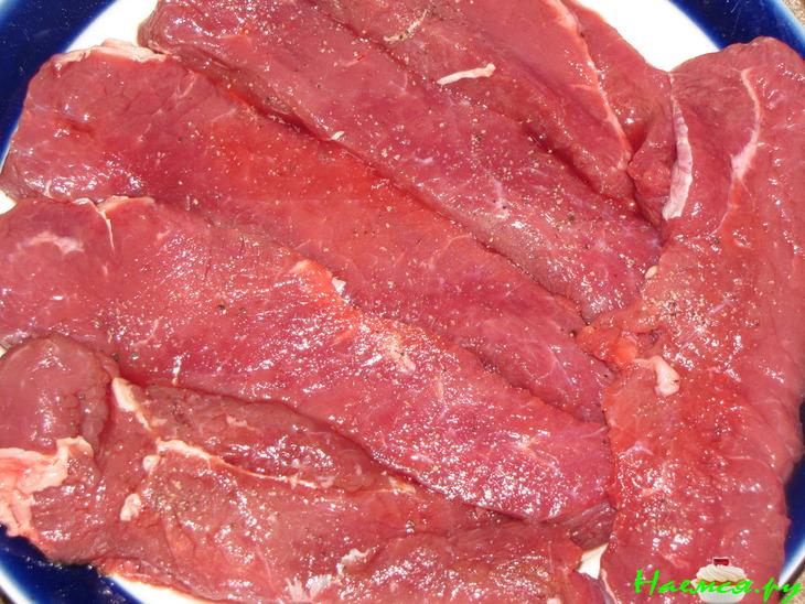 Говядина в беконе с картофельно-грибным пюре Говядина в беконе с картофельно-грибным пюре