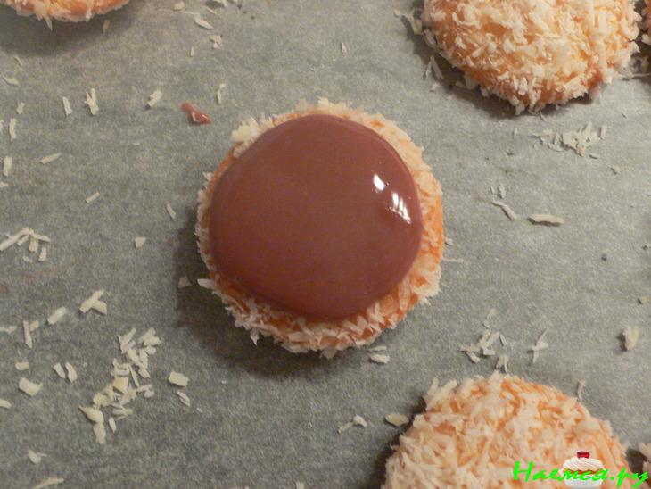 Кокосовое мини-пирожные с шоколадным пудингом (без выпечки)