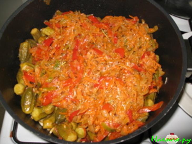 Бамия с овощами в томате