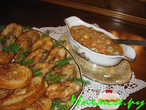 Осетрина жареная (с гренками и соусом) Осетрина жареная (с гренками и соусом)