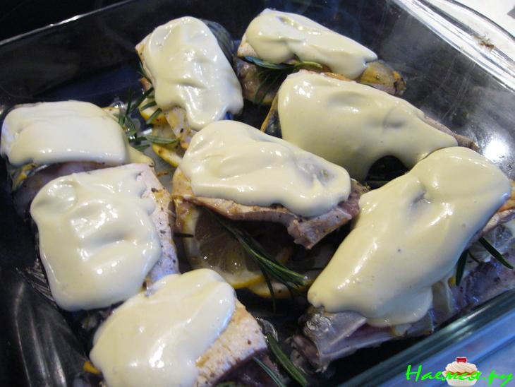 Скумбрия, запеченная с розмарином