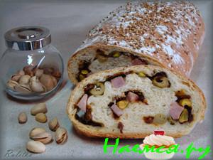 Хлеб с ветчиной и помидорами