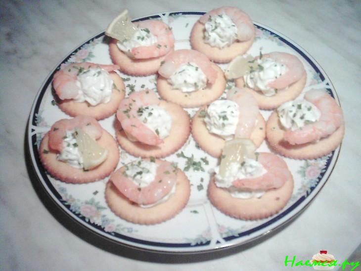Канапе с креветками и творогом с зеленью