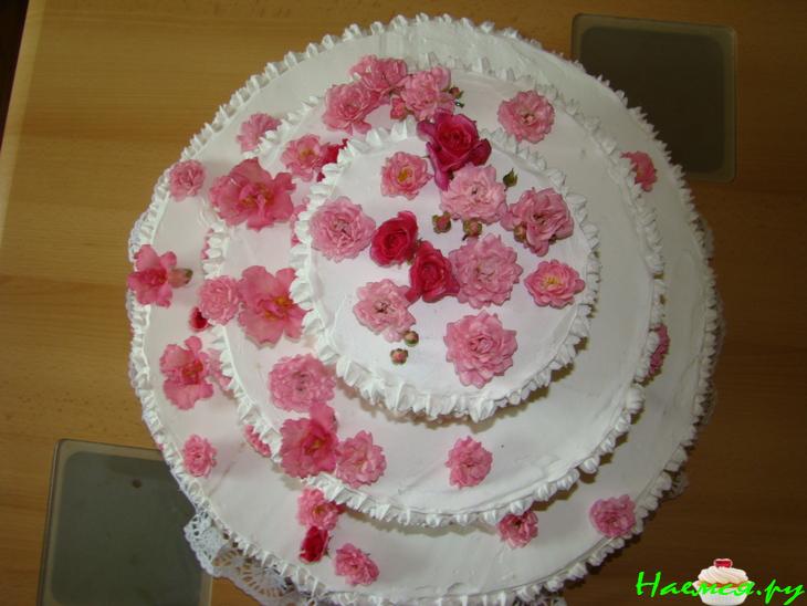 Свадебный бисквитный торт