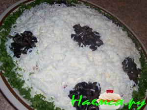 Салат "Футбольный мяч" с рисом и печенкой
