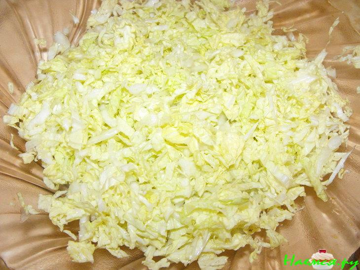 Салат из пекинской капусты с кальмарами