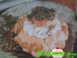 Заварные булочки с курицей в соусе
