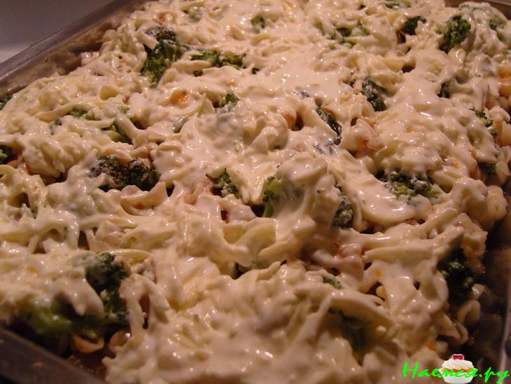 Лазанья из макарон с брокколи и мясом