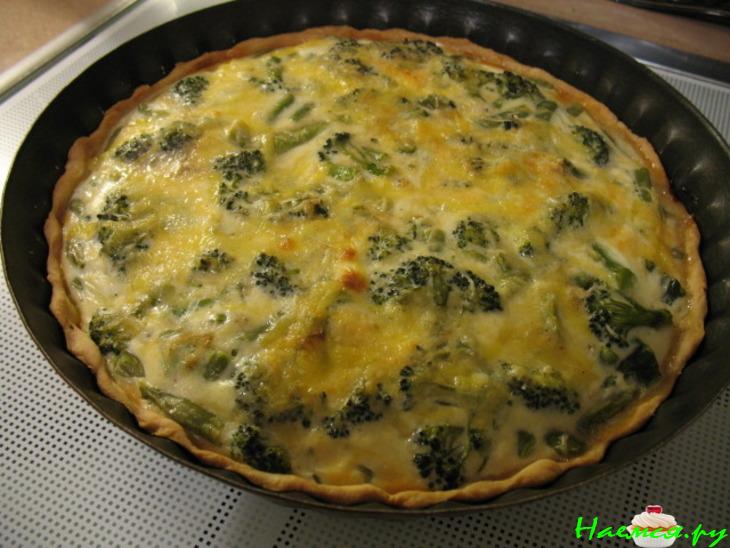Киш с куриными потрошками, зеленой фасолью и брокколи Киш с куриными потрошками, зеленой фасолью и брокколи
