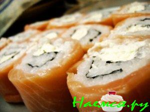 Роллы "Филадельфия" с семгой Роллы "Филадельфия" с семгой