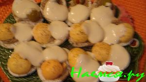 Фаршированные шпротами яйца