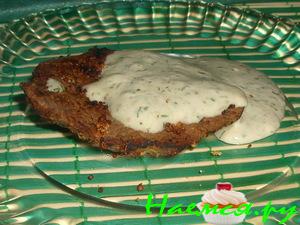 Говядина в горчичном маринаде с банановым соусом