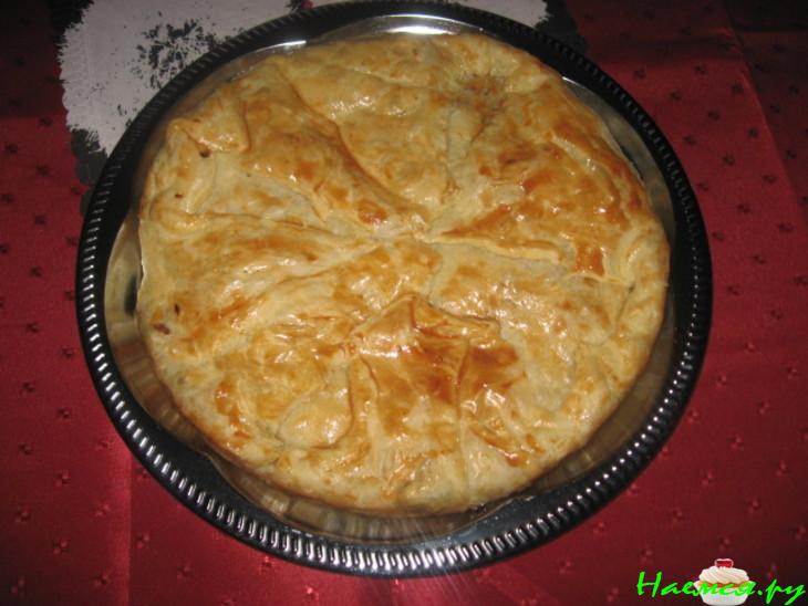 Пирог с капустой, фаршем и яйцом