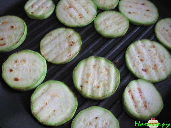 Киш с фаршем и кабачком