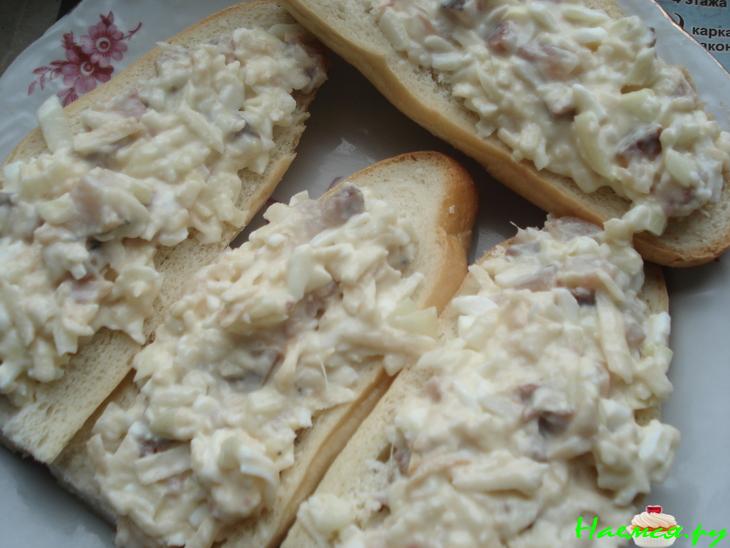 Хрустящие "лодочки" с копченой рыбой и яблоком Хрустящие "лодочки" с копченой рыбой и яблоком