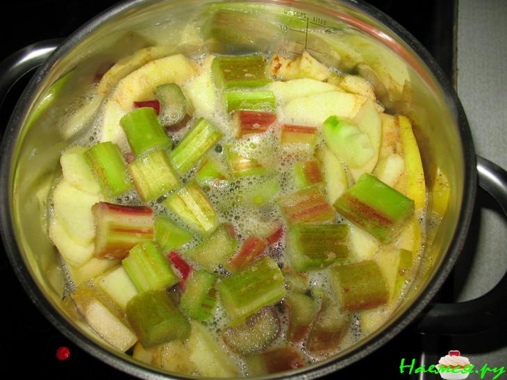 Пирог с яблоками, ревенем и ванильным кремом 