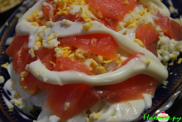 Салат из семги с картофелем и яйцами