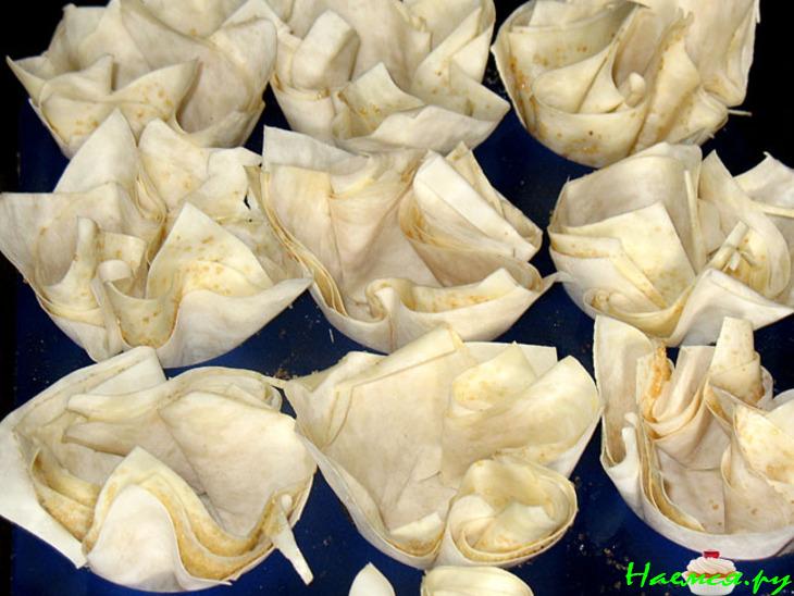 Клубнично-банановые корзинки с лимонным сорбе Клубнично-банановые корзинки с лимонным сорбе