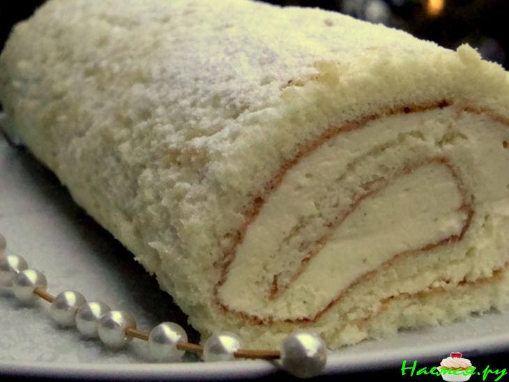 Нежный творожный рулет