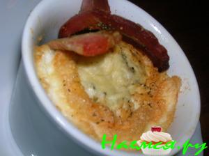 Запеченные яйца с беконом-карри Запеченные яйца с беконом-карри