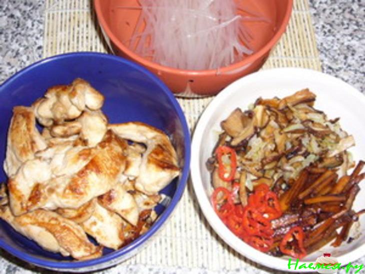 Курино-грибной суп с рисовой лапшой