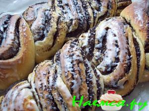 Обычные рулеты необычной формы из сдобного дрожжевого теста