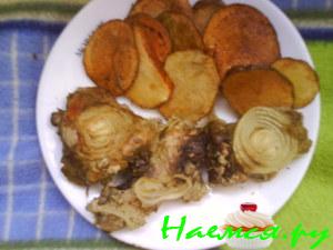 Птичка под мхом