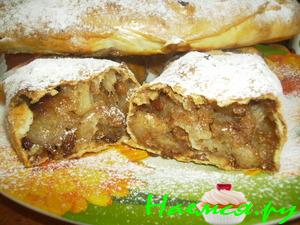 Штрудель с яблоками из вытяжного теста