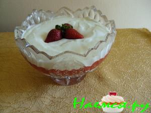 Ванильный пудинг с клубникой