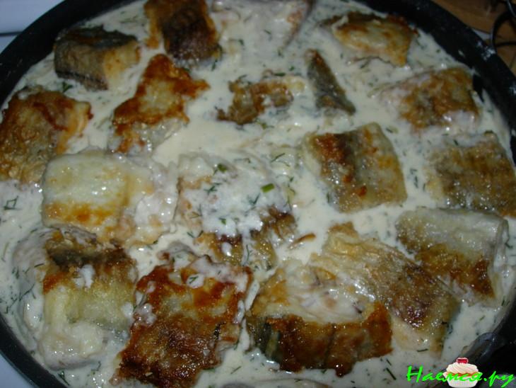 Рыба в сметанно-луковом соусе Рыба в сметанно-луковом соусе